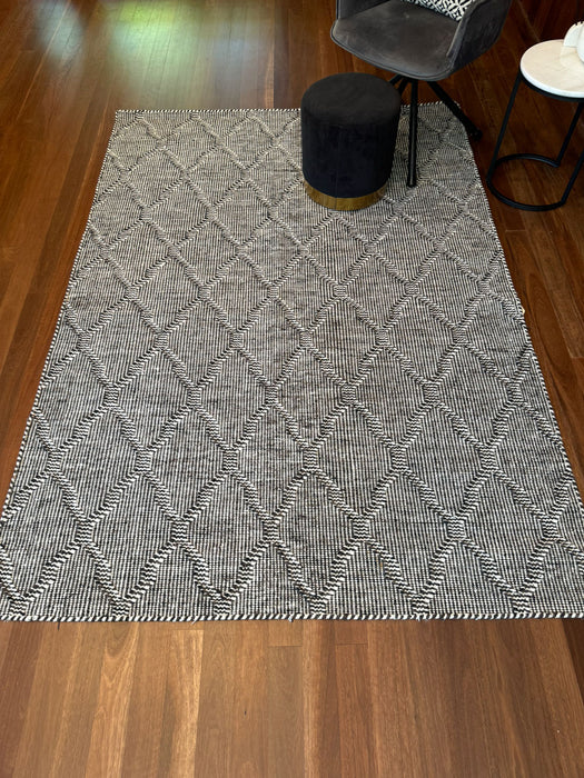 Geezer Vape Moroccan Black brown white Rug