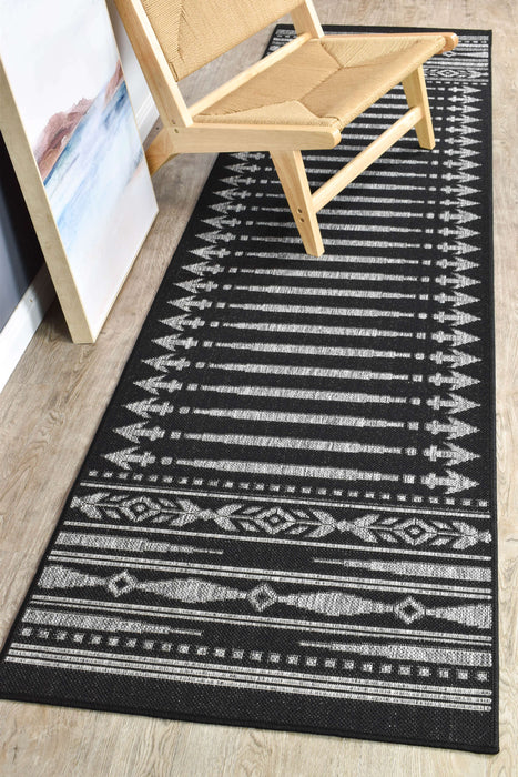 Long Island Tribal Point Black Rug